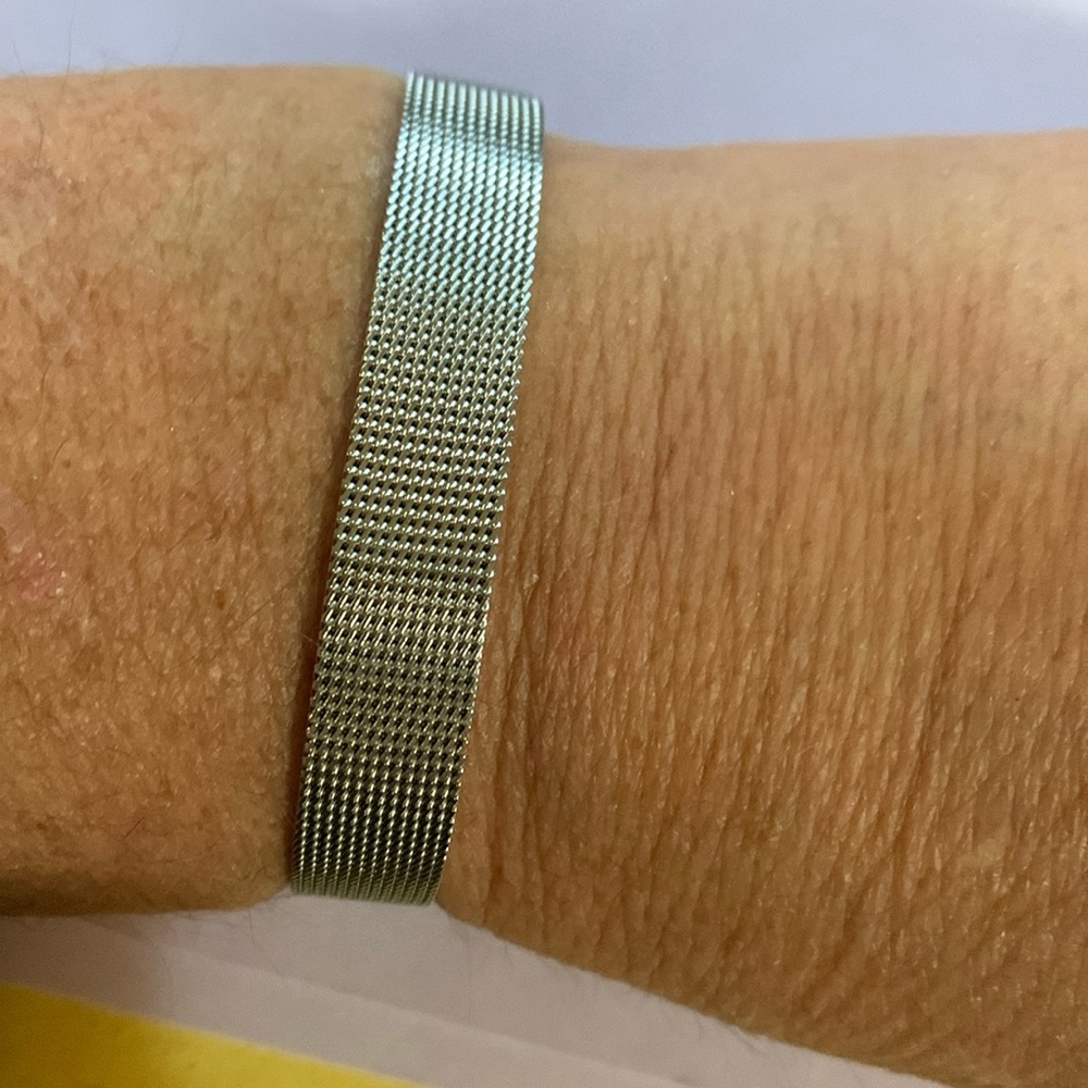 Beautiful silver tone bracelet 7 1/2”